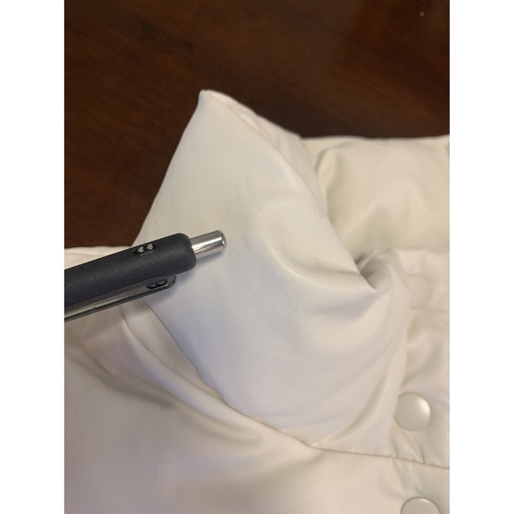 Old Navy White Faux Leather Puffer Vest XL Snap‎ Front - Picture 7 of 9